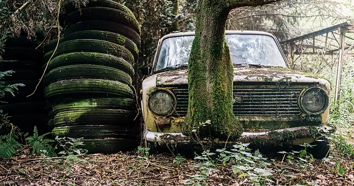 picture-derelict-abandoned-car-forest.jpg